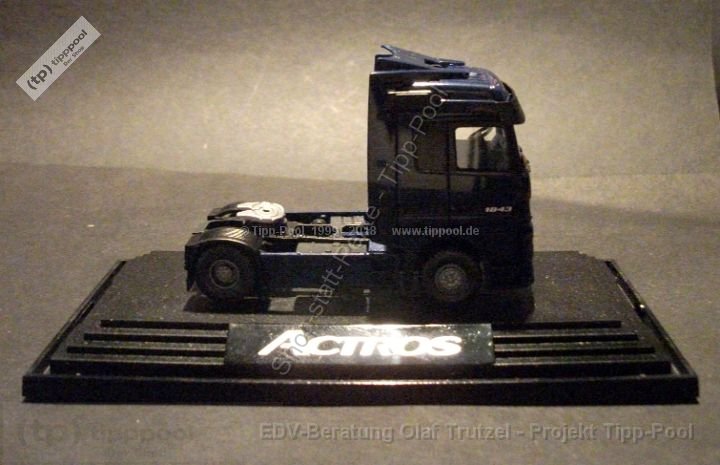 ww3-mb080 -mercedes-actros-1843-enzianblau-pc-box-018-dscf4870